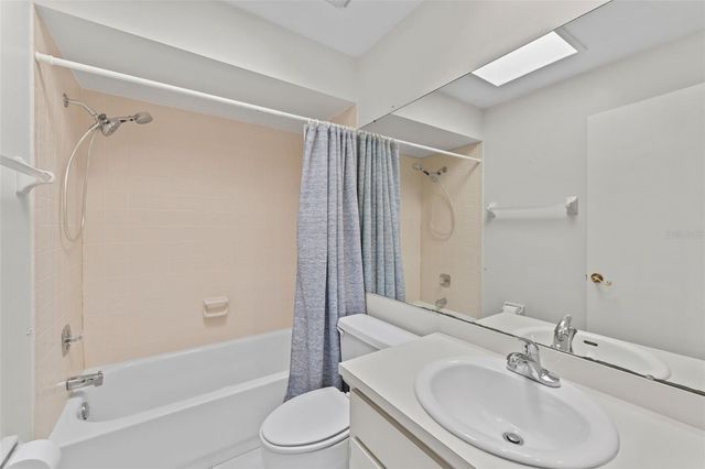 15233 W POND WOODS DRIVE 404, Tampa, FL 33618