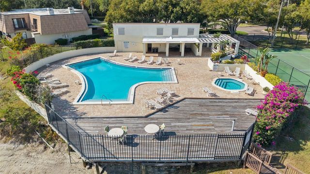 15233 W POND WOODS DRIVE 404, Tampa, FL 33618