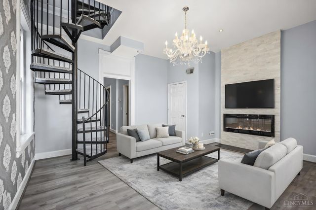 551 E Thirteenth Street, Cincinnati, OH 45202