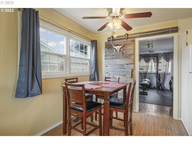 830 S 7TH St, Cottage Grove, OR 97424