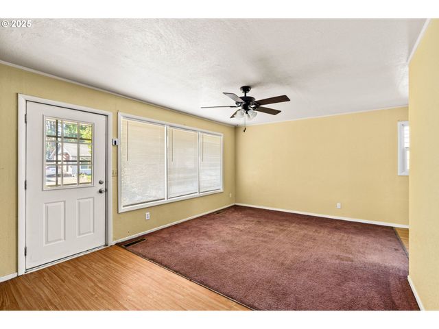 830 S 7TH St, Cottage Grove, OR 97424