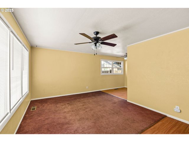 830 S 7TH St, Cottage Grove, OR 97424