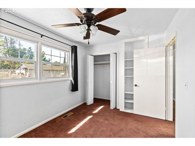 830 S 7TH St, Cottage Grove, OR 97424