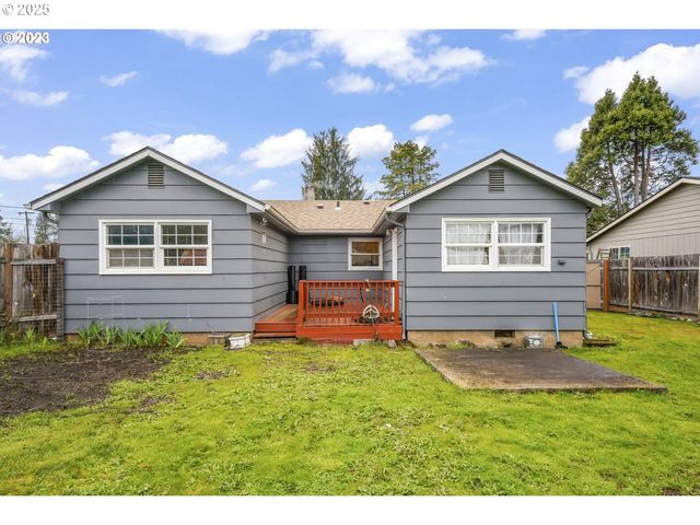 830 S 7TH St, Cottage Grove, OR 97424