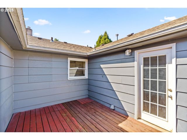 830 S 7TH St, Cottage Grove, OR 97424