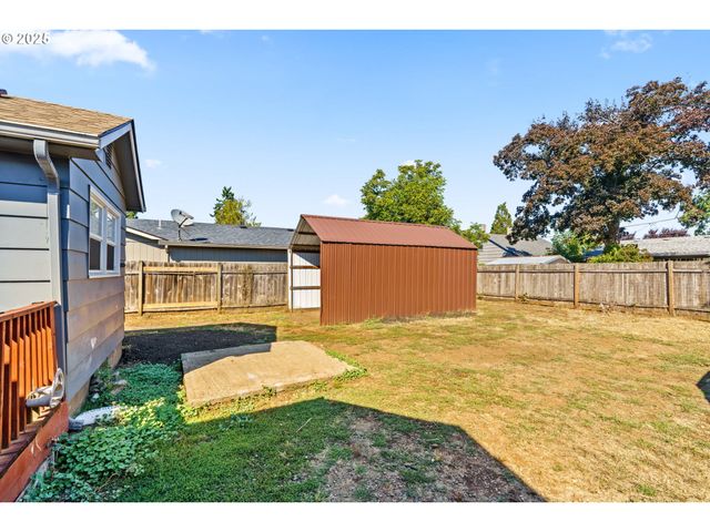 830 S 7TH St, Cottage Grove, OR 97424