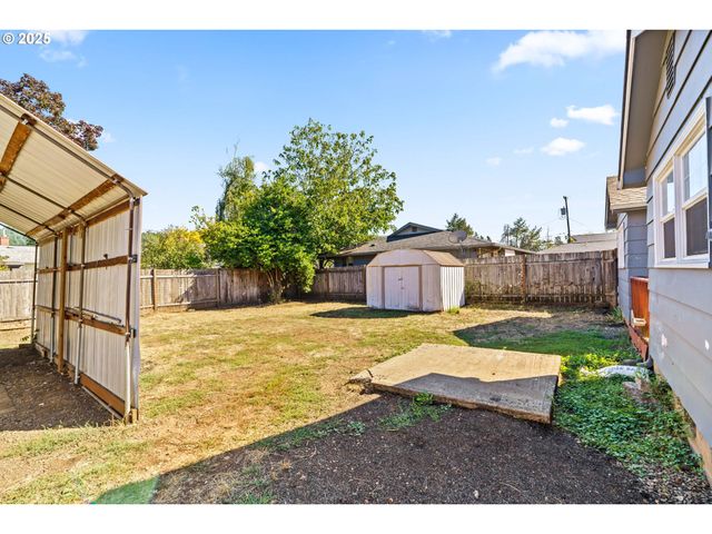 830 S 7TH St, Cottage Grove, OR 97424