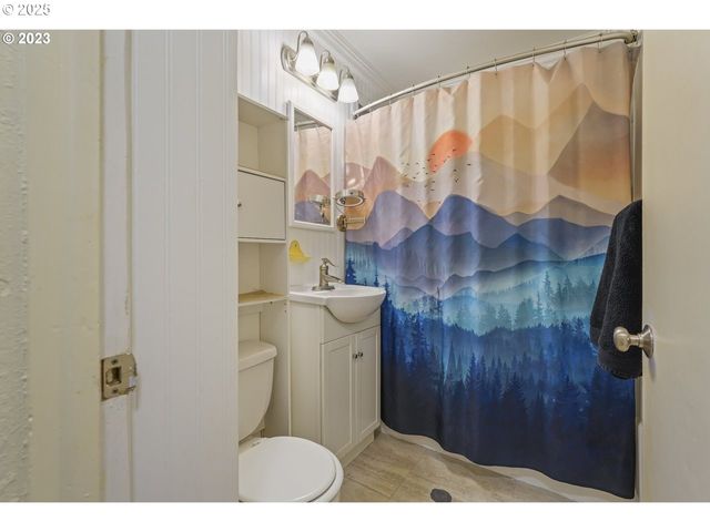 830 S 7TH St, Cottage Grove, OR 97424