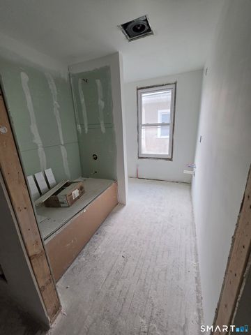 824 Albany Avenue, Hartford, CT 06112