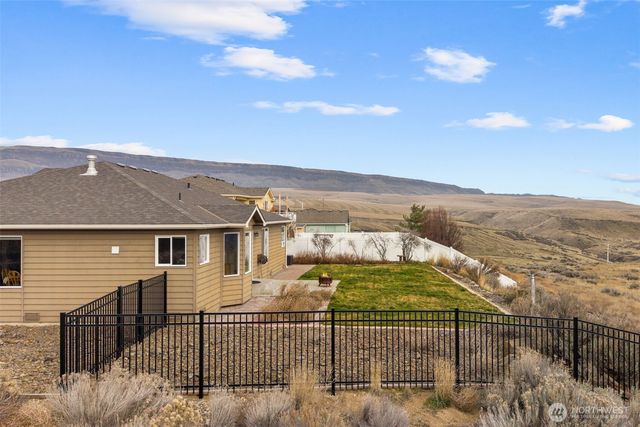 2312 Canyon Hills Drive, East Wenatchee, WA 98802
