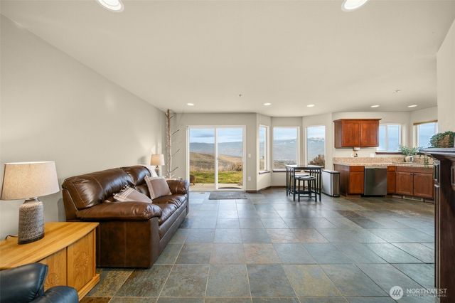 2312 Canyon Hills Drive, East Wenatchee, WA 98802