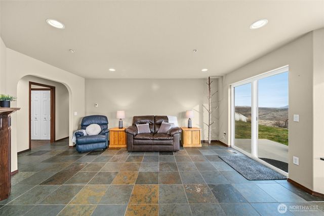 2312 Canyon Hills Drive, East Wenatchee, WA 98802