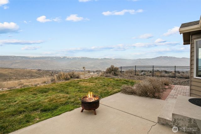 2312 Canyon Hills Drive, East Wenatchee, WA 98802