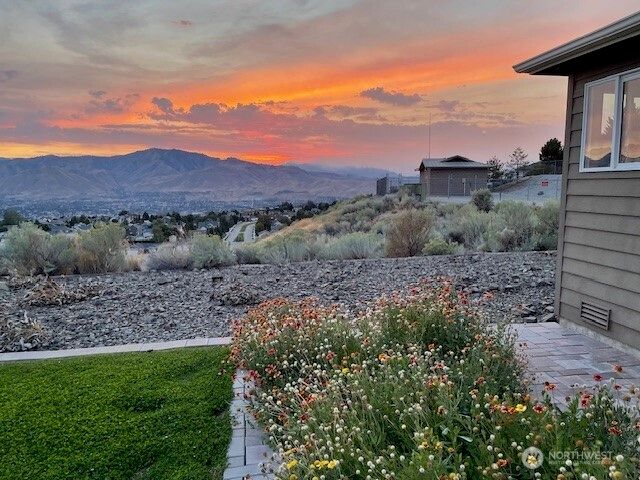 2312 Canyon Hills Drive, East Wenatchee, WA 98802