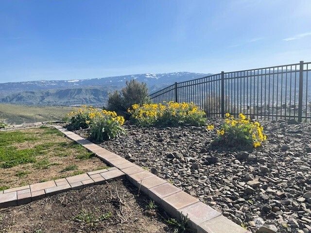 2312 Canyon Hills Drive, East Wenatchee, WA 98802