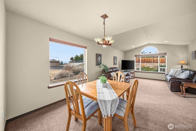 2312 Canyon Hills Drive, East Wenatchee, WA 98802