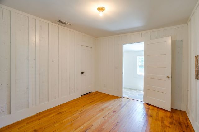 606 E Moore Street, Granbury, TX 76048