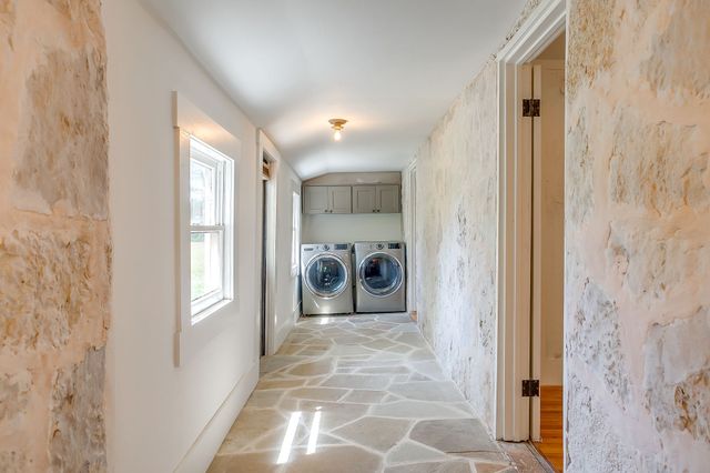 606 E Moore Street, Granbury, TX 76048