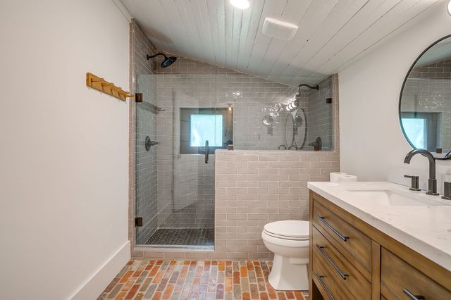 606 E Moore Street, Granbury, TX 76048