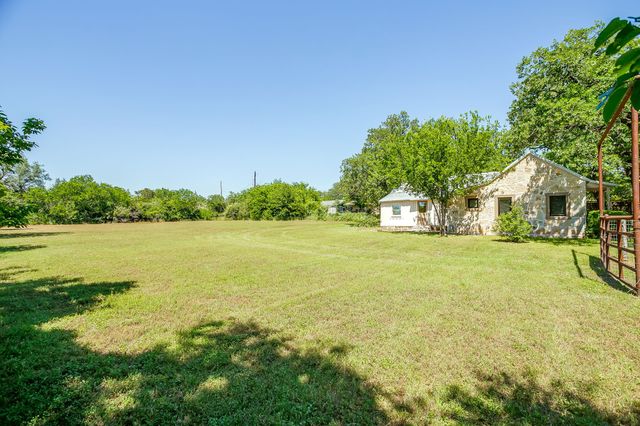 606 E Moore Street, Granbury, TX 76048