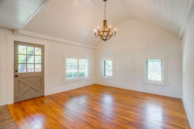 606 E Moore Street, Granbury, TX 76048