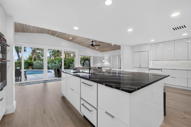 8009 13TH AVENUE S, St Petersburg, FL 33707