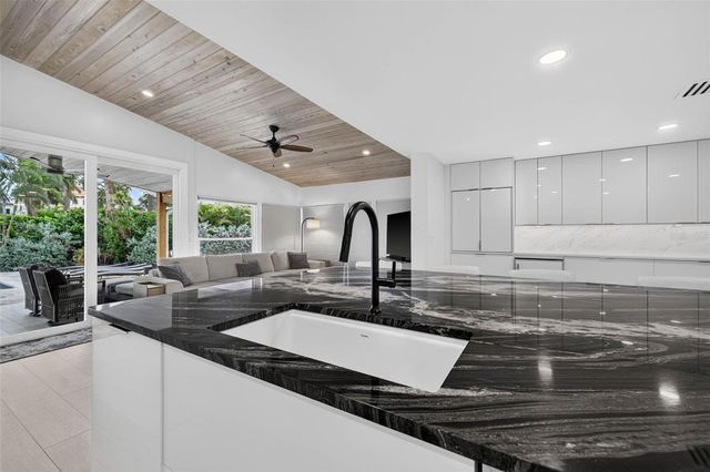 8009 13TH AVENUE S, St Petersburg, FL 33707