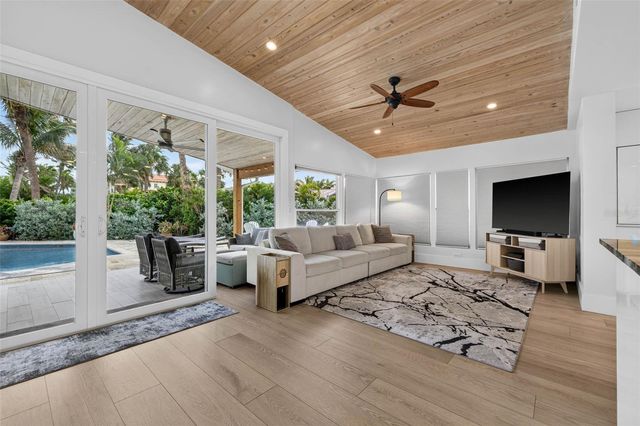 8009 13TH AVENUE S, St Petersburg, FL 33707