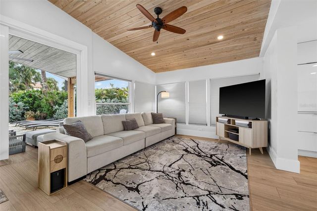 8009 13TH AVENUE S, St Petersburg, FL 33707