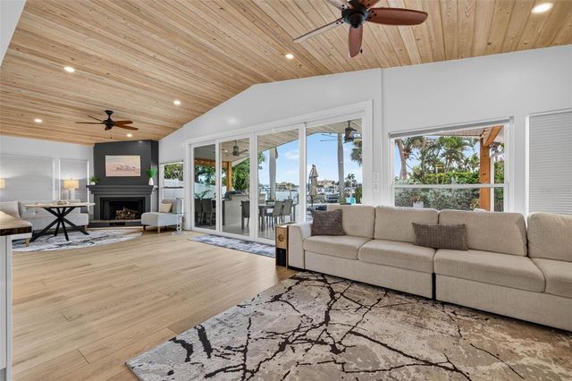 8009 13TH AVENUE S, St Petersburg, FL 33707