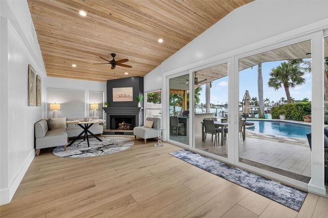 8009 13TH AVENUE S, St Petersburg, FL 33707