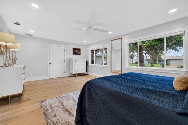 8009 13TH AVENUE S, St Petersburg, FL 33707