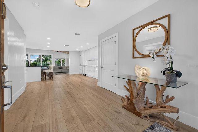 8009 13TH AVENUE S, St Petersburg, FL 33707