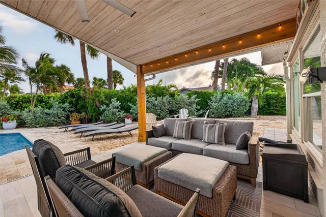 8009 13TH AVENUE S, St Petersburg, FL 33707