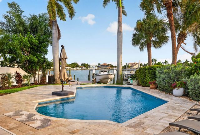 8009 13TH AVENUE S, St Petersburg, FL 33707