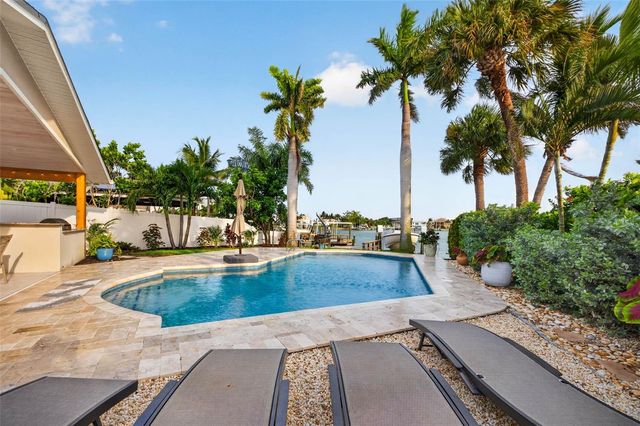 8009 13TH AVENUE S, St Petersburg, FL 33707