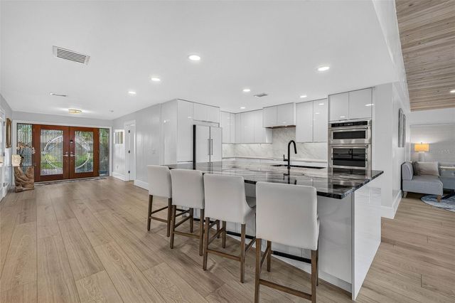 8009 13TH AVENUE S, St Petersburg, FL 33707