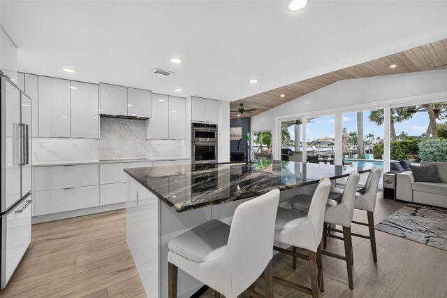 8009 13TH AVENUE S, St Petersburg, FL 33707