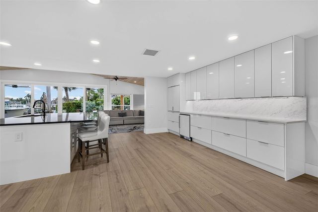 8009 13TH AVENUE S, St Petersburg, FL 33707