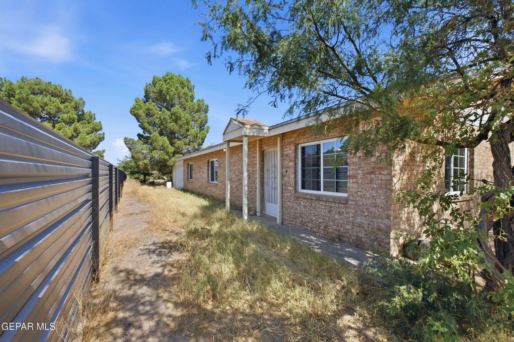 185 Elfego Road, Anthony, NM 88021