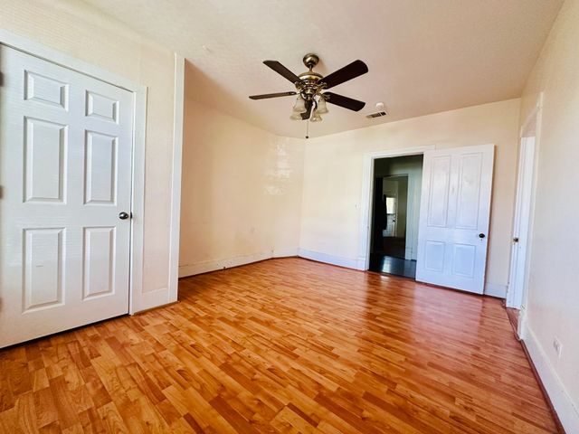 735 N Robinson Street, Cleburne, TX 76031