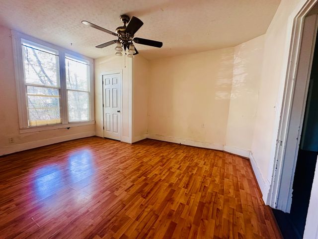 735 N Robinson Street, Cleburne, TX 76031