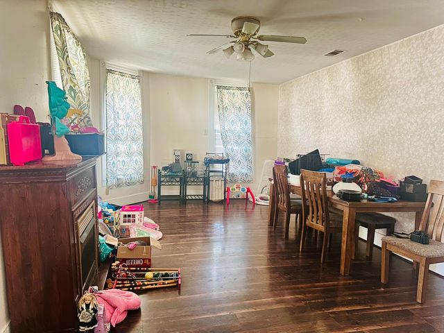 735 N Robinson Street, Cleburne, TX 76031