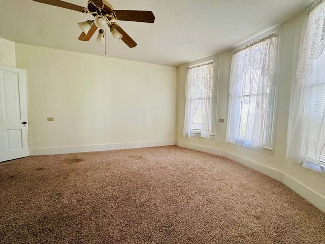 735 N Robinson Street, Cleburne, TX 76031