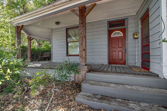 735 N Robinson Street, Cleburne, TX 76031