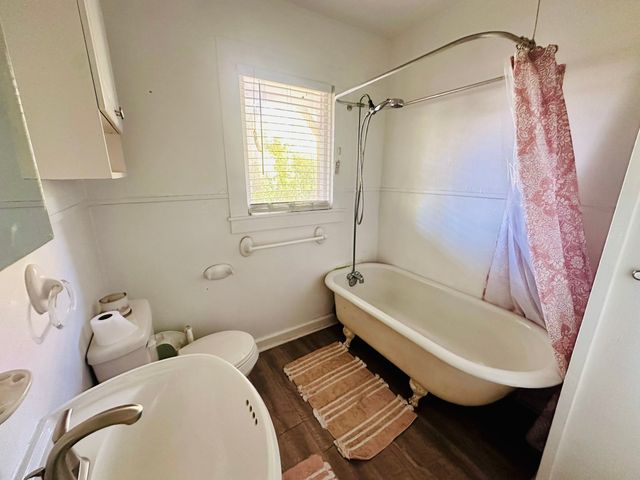 735 N Robinson Street, Cleburne, TX 76031