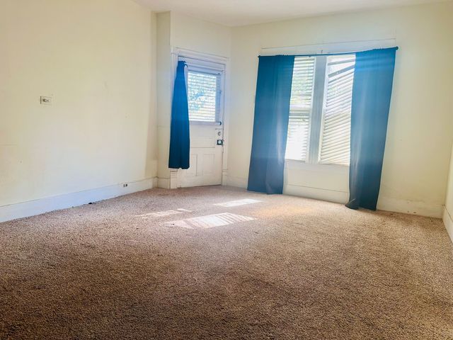 735 N Robinson Street, Cleburne, TX 76031