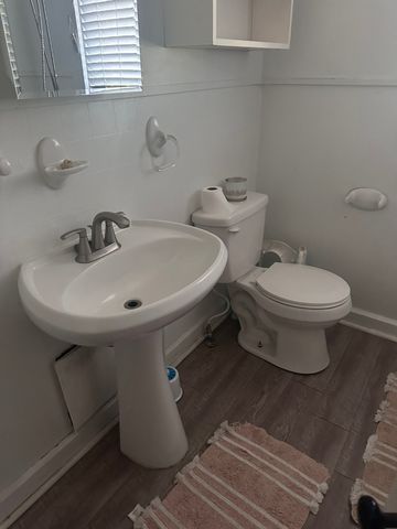 735 N Robinson Street, Cleburne, TX 76031