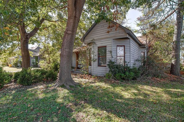 735 N Robinson Street, Cleburne, TX 76031