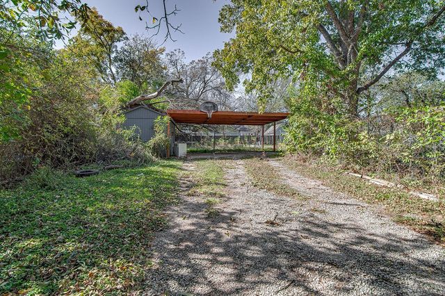 735 N Robinson Street, Cleburne, TX 76031